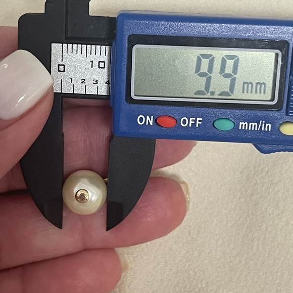 18k Gold Filled Puff Mariner Pearl Earrings - Picture 7 of 8